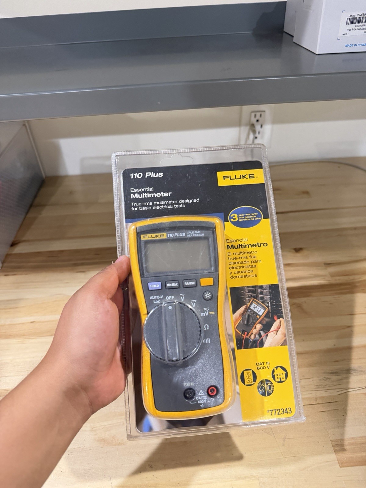 FLUKE 110 PLUS ESSENTIAL MULTIMETER W/ LEADS SHIPS FAST