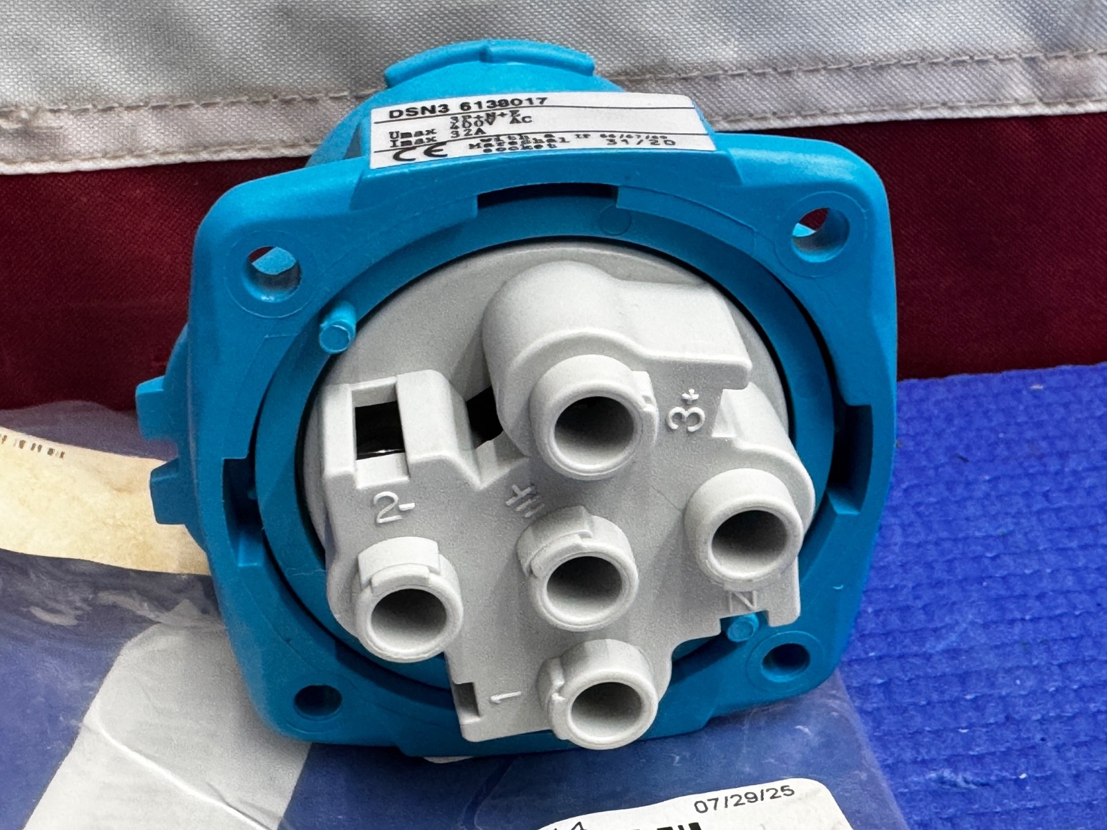 MARECHAL 6138017 DSN3 3P+N+E 50 Hz 380-440 Volts, 32A Plug