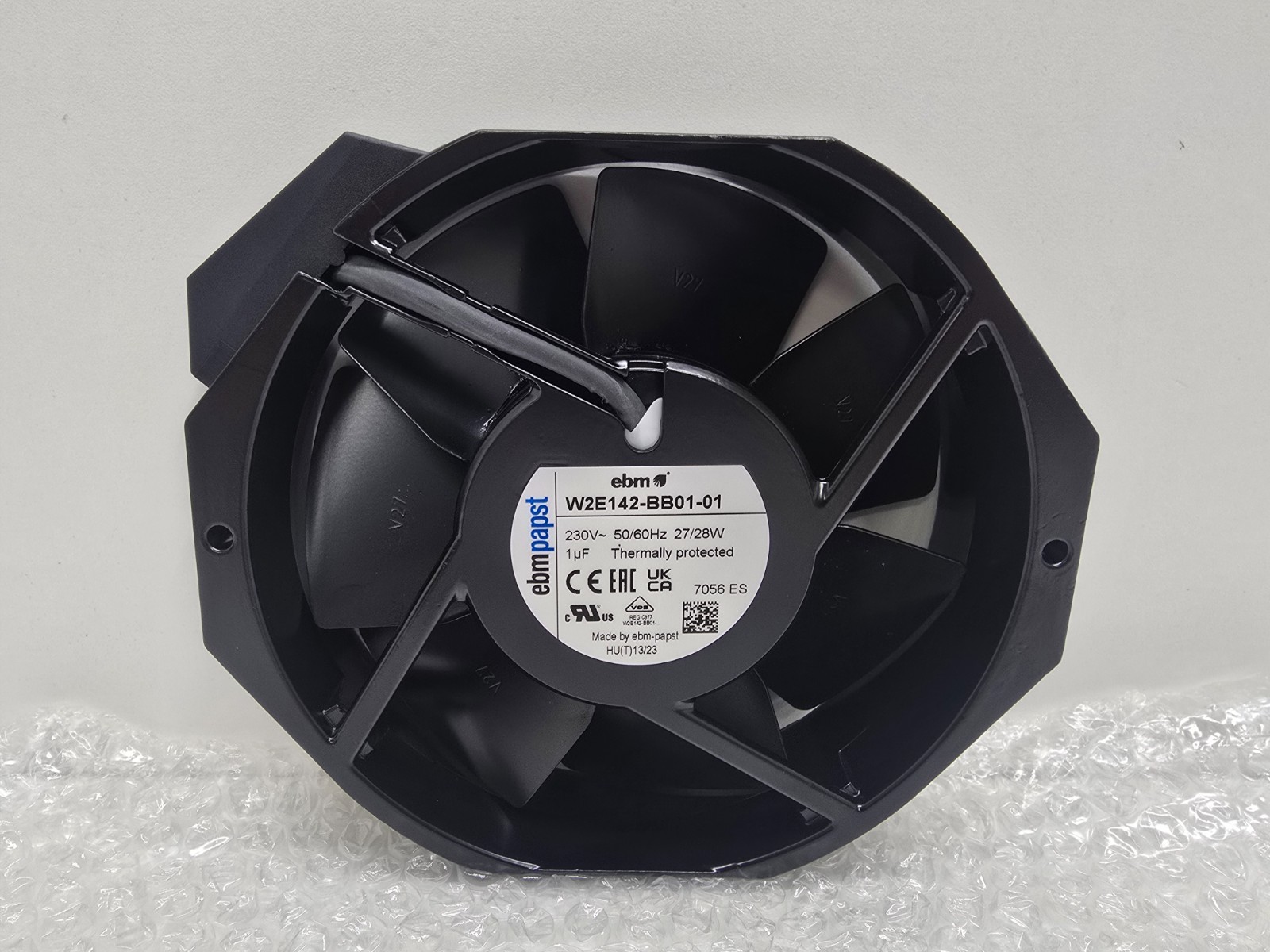 NEW OLD STOCK! EBMPAPST 27/28W 230V COMPACT FAN W2E142-BB01-01