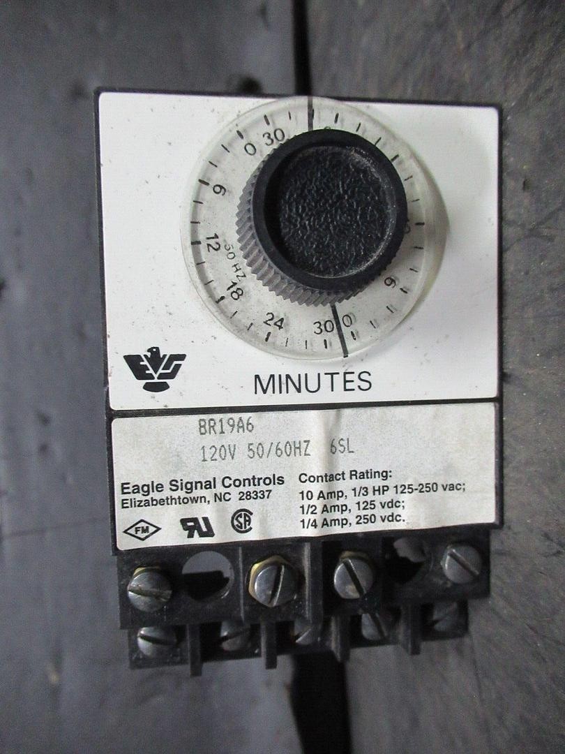 EAGLE SIGNAL TIME DELAY RELAY BRE9A6 0-30 MINUTES 120 VAC 10 AMP 1/3 HP