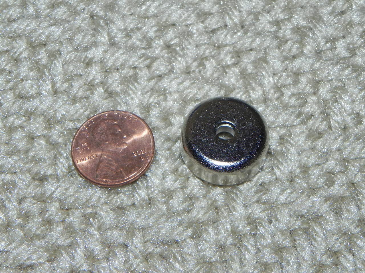 20 Round Neodymium (NdFeB) Counter sunk Mounting Magnets N38, Nickel Plate 20mm