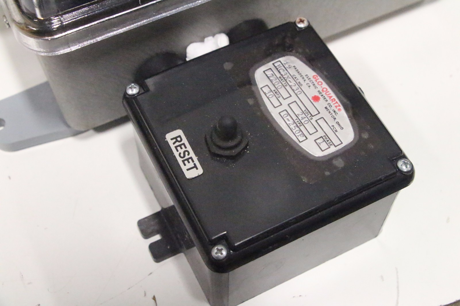 United Electric GLO-Quartz HC3X-230 7200 Watts 240V 1-Phase UE 800 Thermostat