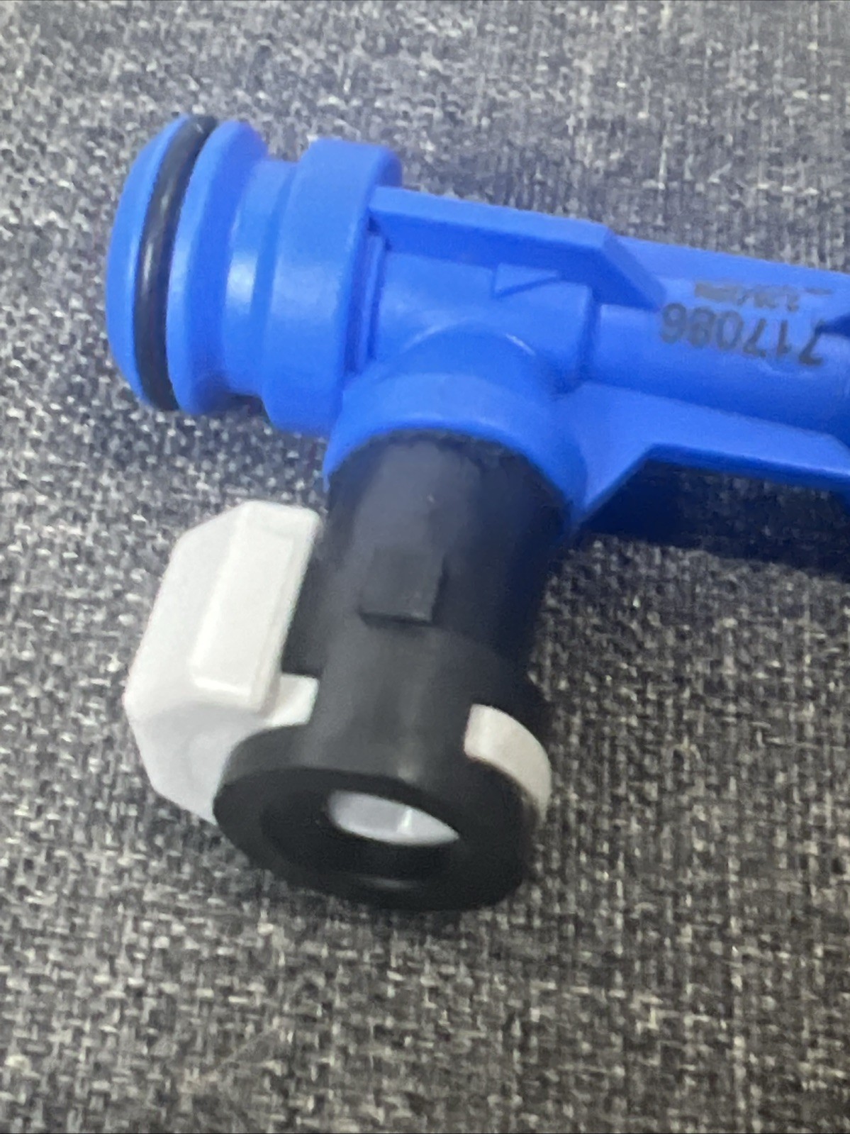 VersaDial 717086 PC2 Composite Quick Connect Injector 2.25 GPM 1 Barb Dark Blue