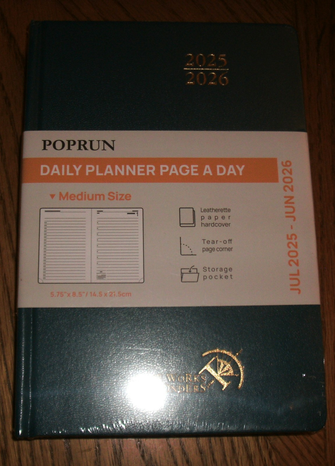 POPRUN 2025-2026 Daily Planner One Page Per Day (Medium 5.75″ X 8.5″) Leatherett