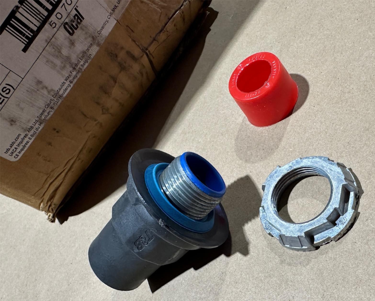 Thomas & Betts T&B OCAL HUB3/4-G Conduit Hub PVC Coated Zinc Hub Gray 3/4″
