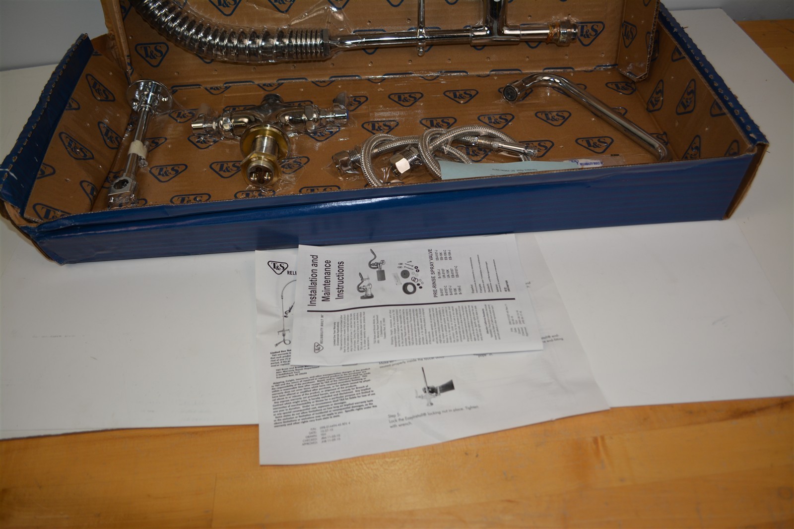 T&S Deck Mount 24 3/4in Pre-Rinse With Low Flow Spray, 24in Hose, 8″ Faucet.
