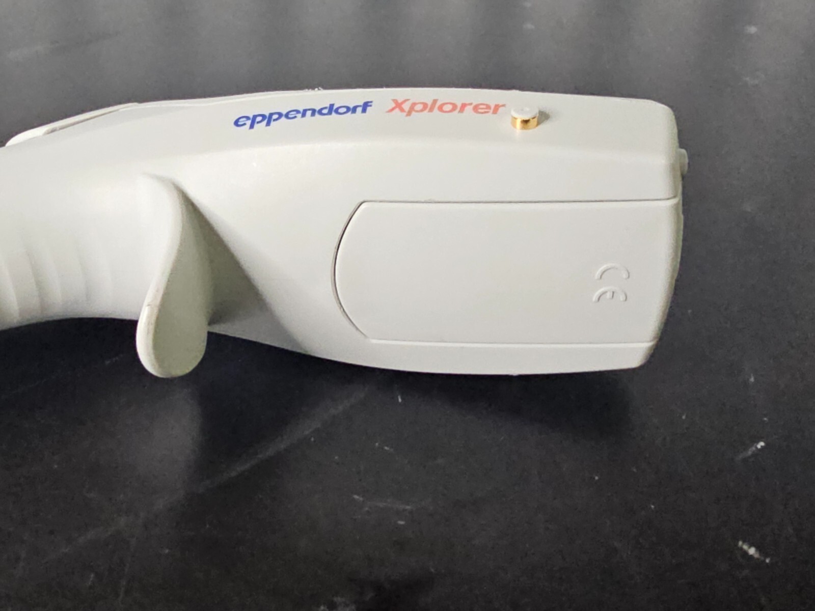 EPPENDORF XPLORER 300 SINGLE CHANNEL ELECTRONIC VOLUMETRIC PIPETTE 15-300µL