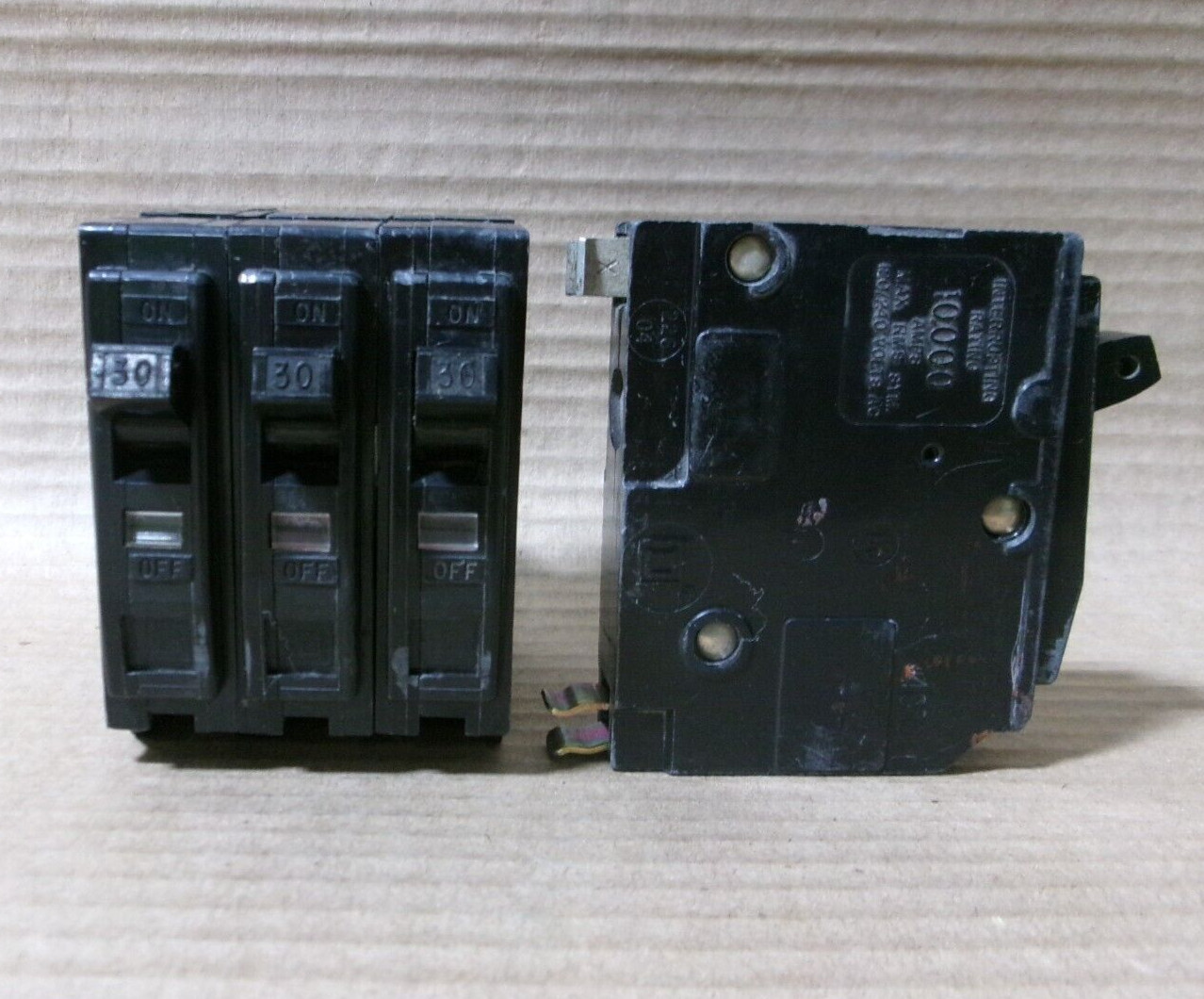 LOT OF 4 Square D QO QO130 1 Pole 30 Amp 120V Black Logo Circuit Breaker