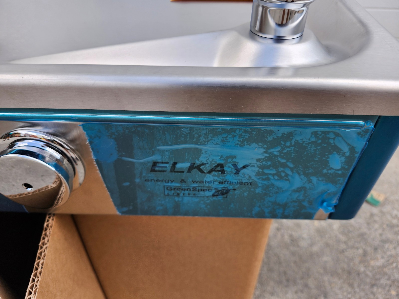 Elkay VRCGRN8WS 115V Wall Surface Mount Indoor Refrigerated Drinking Fountain