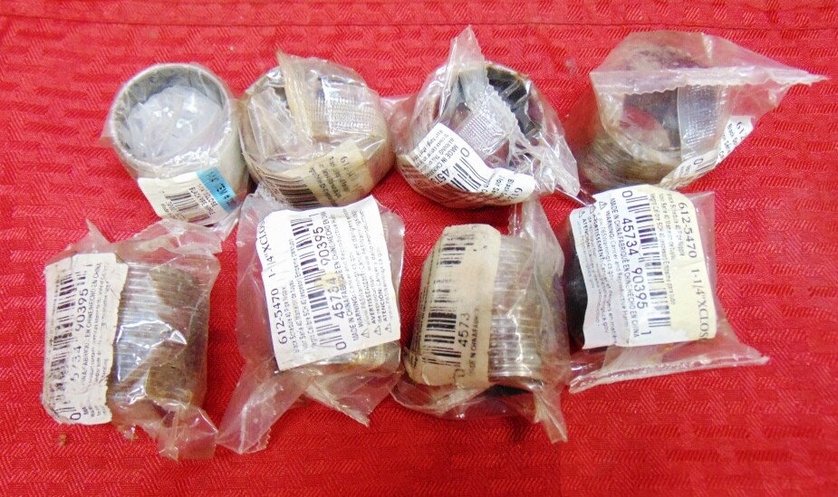 BLACK SCHEDULE 40 PIPE NIPPLE, #612-5470 (LOT OF 8)