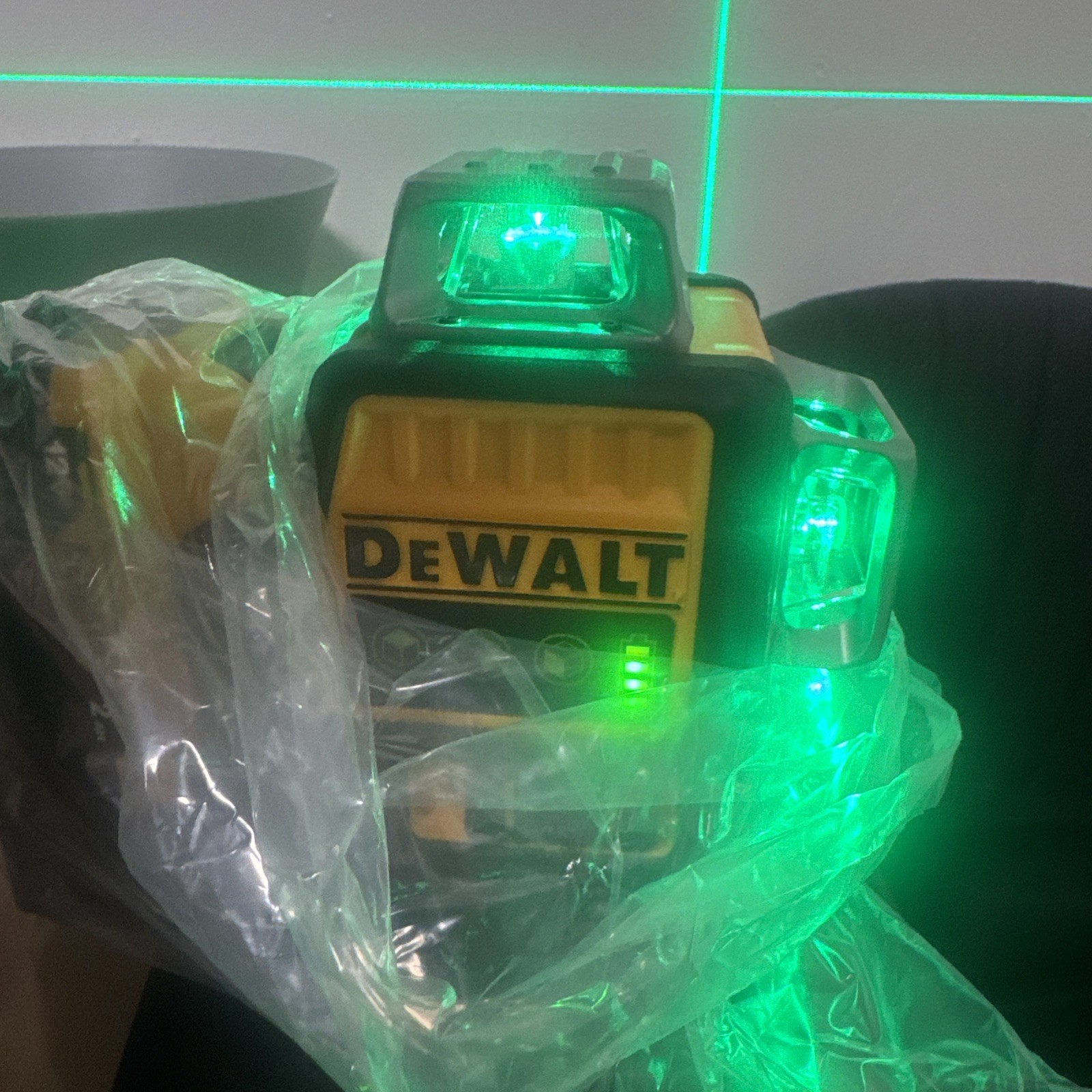 DEWALT DW089LG 12V Green Line 3×360 Laser Level with Battery and Charger
