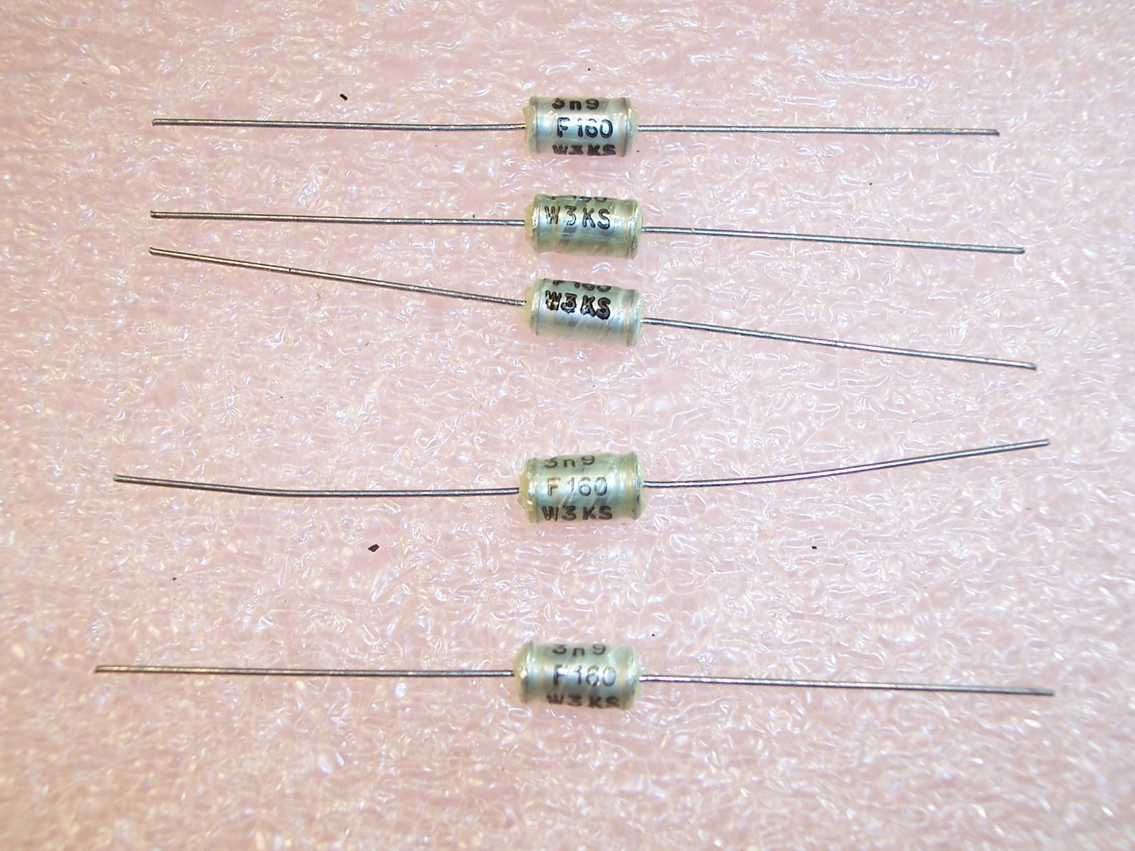 QTY (20) 3900pf 160V 1% AXIAL POLYSTYRENE FILM CAPACITORS 2222-425-43902 PHILIPS