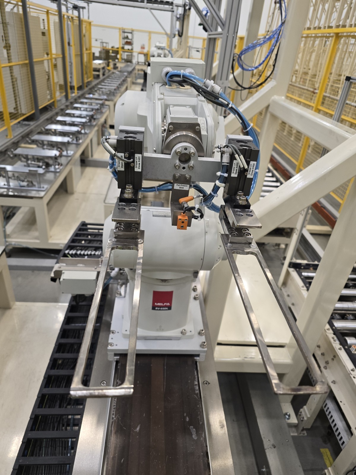 Mitsubishi Industrial Robot and Controller MELFA RV-6SDL
