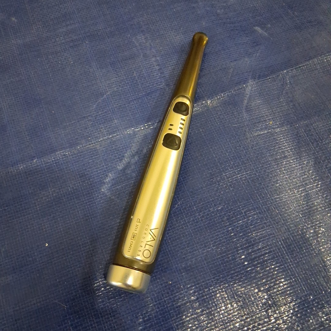 Ultradent VALO Cordless Dental LED Curing Light, Batteries, Charging Base Tested