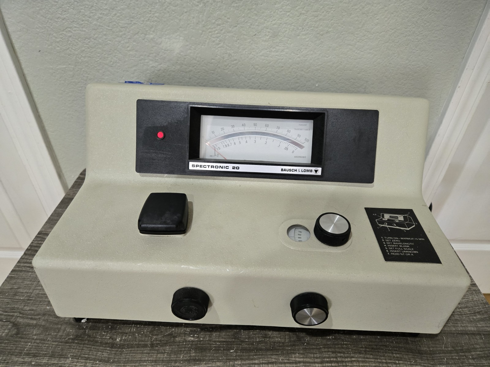 Bausch & Lomb Spectronic 20 Table-top Laboratory Spectrophotometer