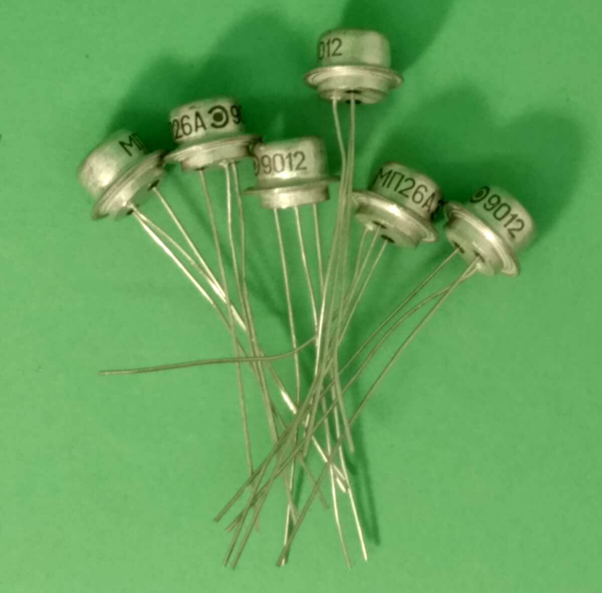 + 100 pcs MP26A ~ GC112 ~ MA909 ~ MA910 Germanium transistor 70V USSR = DDP