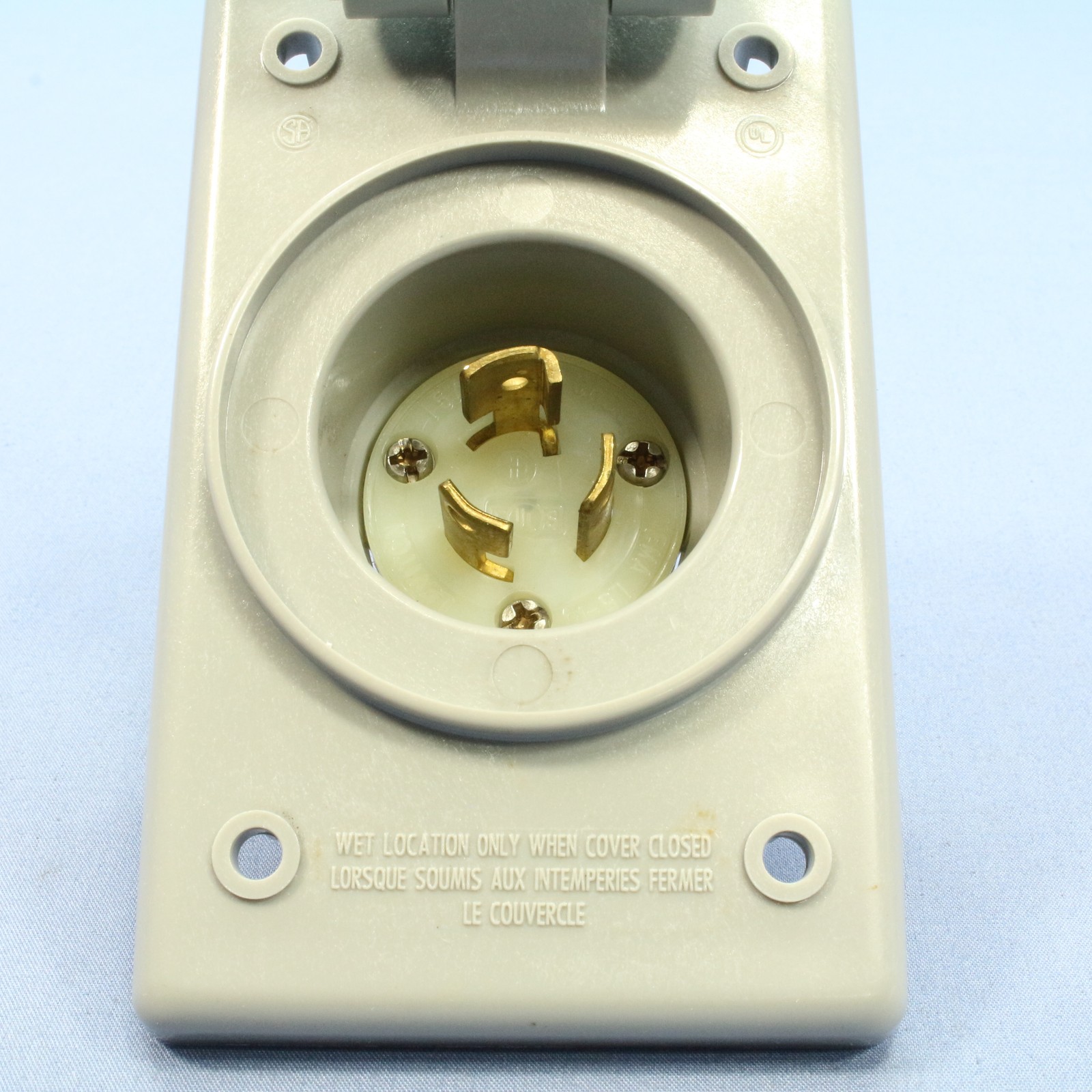 Leviton Weather Resistant Cover Locking Flanged Inlet Plug NEMA L5-15P 4716-FWP