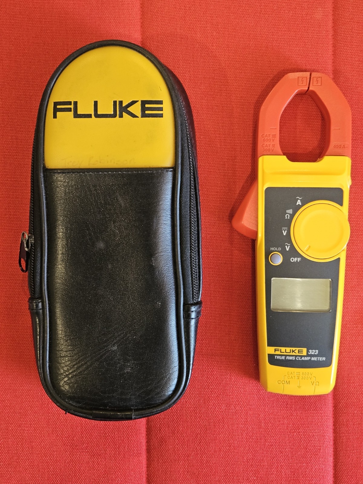 Fluke 323 true rms digital clamp meter +Original leads + case( Great Condition)