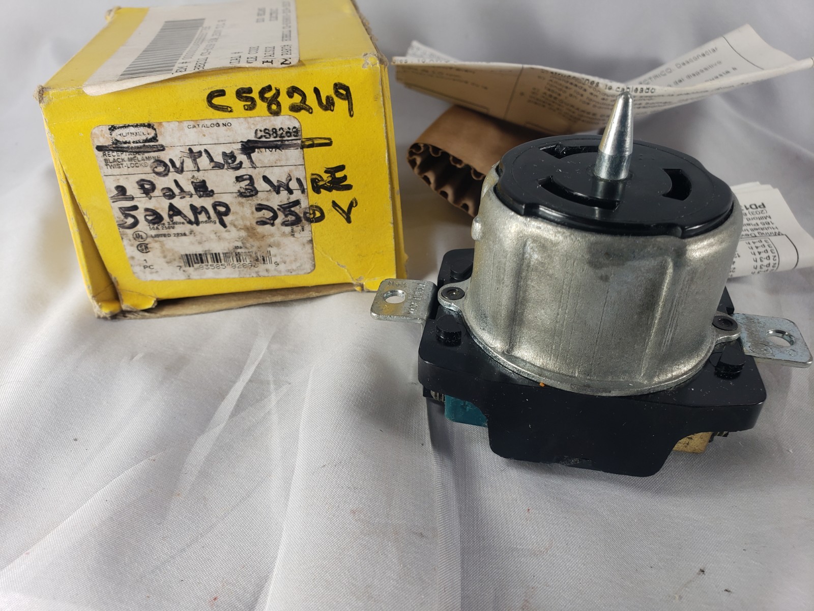 HUBBELL CS8269 50A 250V 2P 3W LOCKING RECEPTACLE UL TWISTLOCK NEW OLD STOCK
