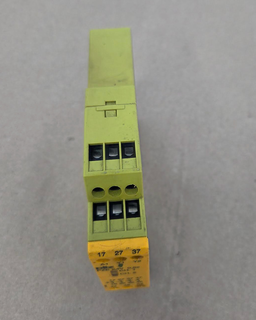 Pilz PZE X4V 774580 0.5/24VDC 4n/o Fix Safety Relay 0.5s 24VDC