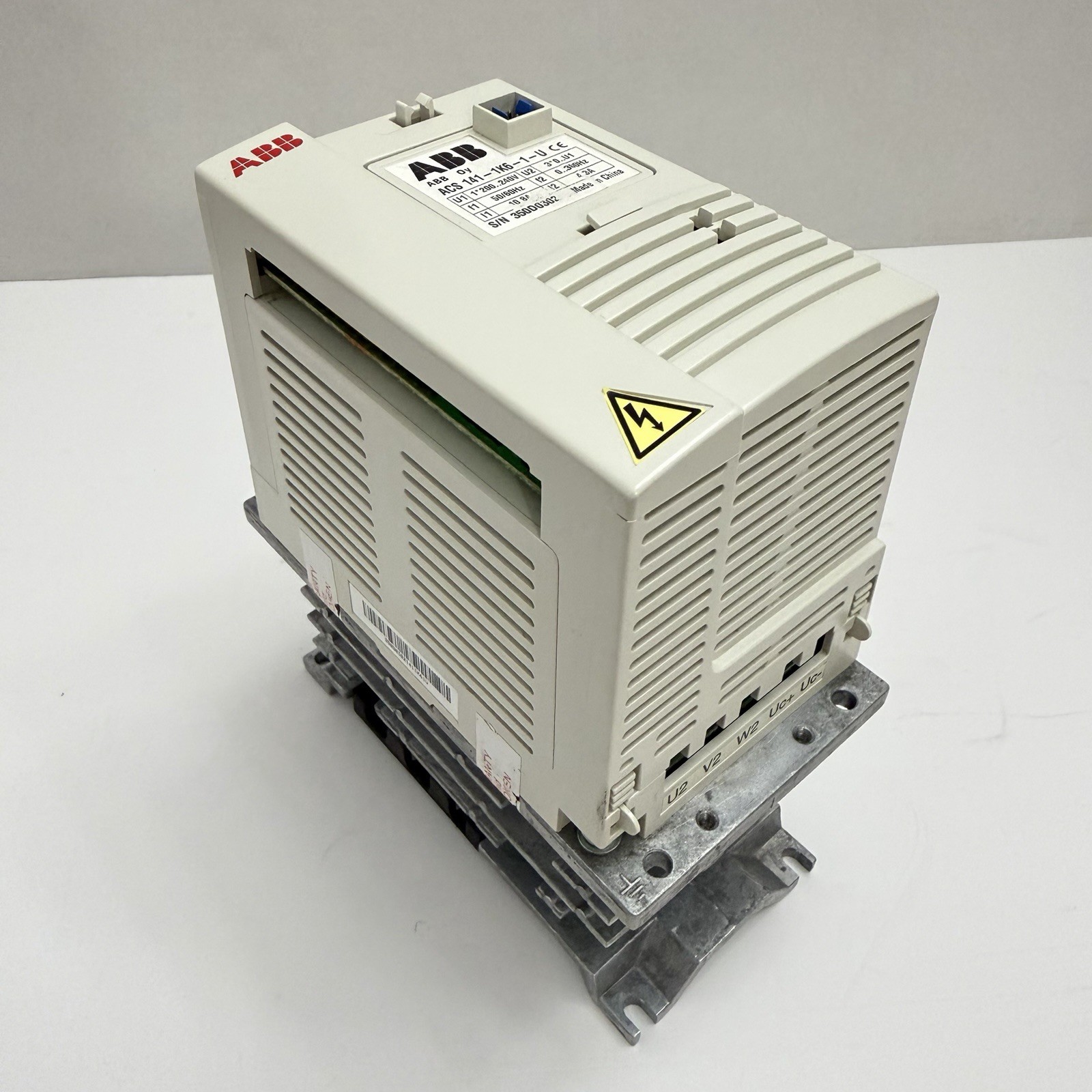 ABB ACS141-1K6-1-U VFD 200-240V 1PH Input 3PH Output 4.3A Used Untested As-Is