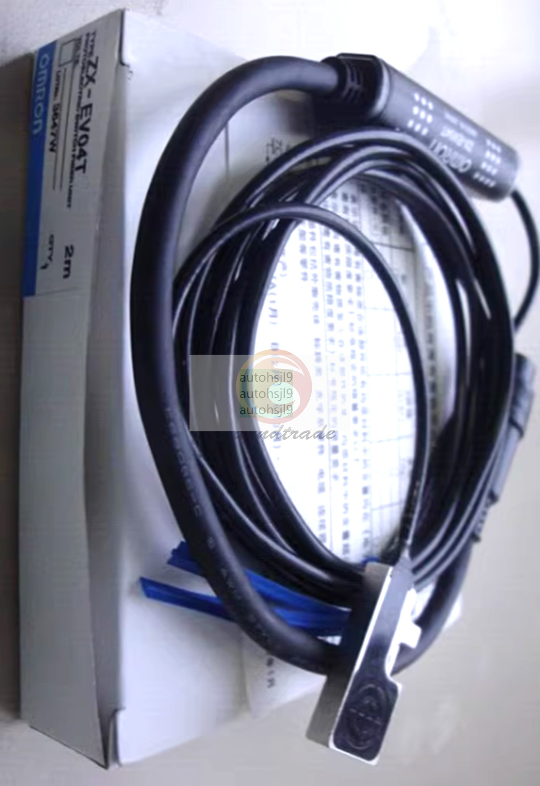 New In Box 1PC OMRON ZX-EV04T laser sensor