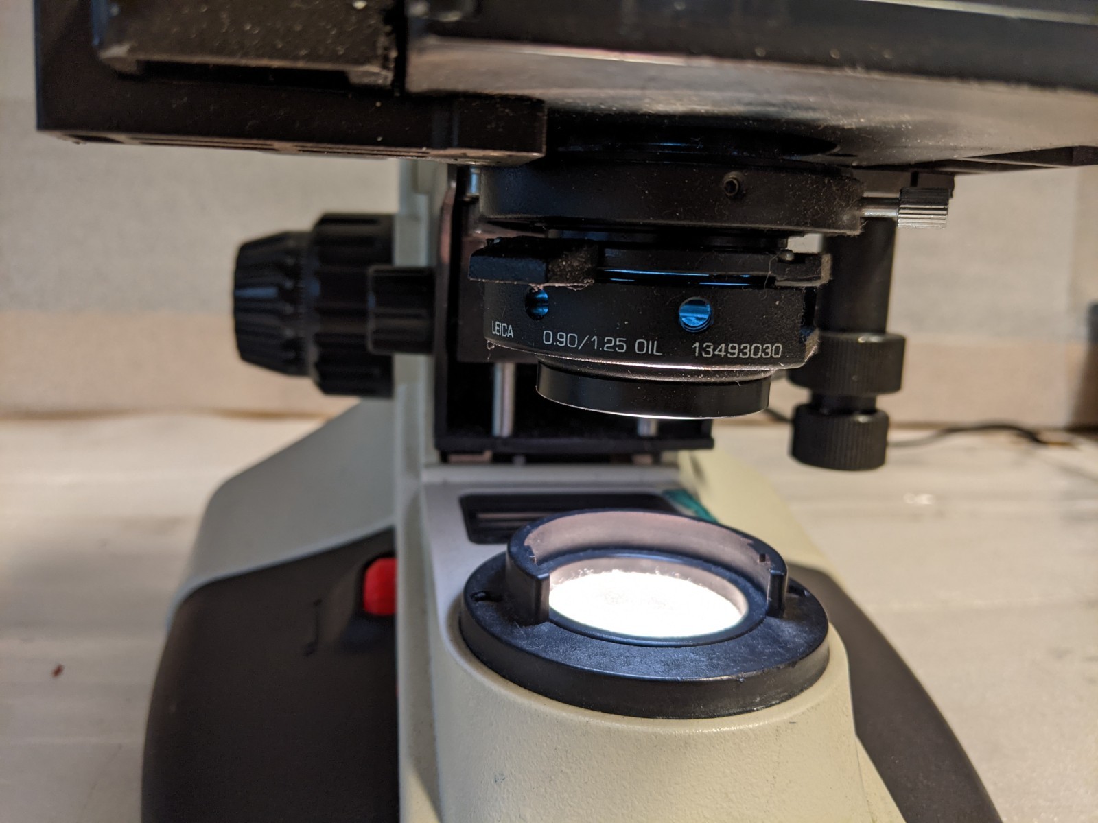 Leica CME Microscope 1349521X with Objectives 4x, 10x, 40x, 100x & Condenser