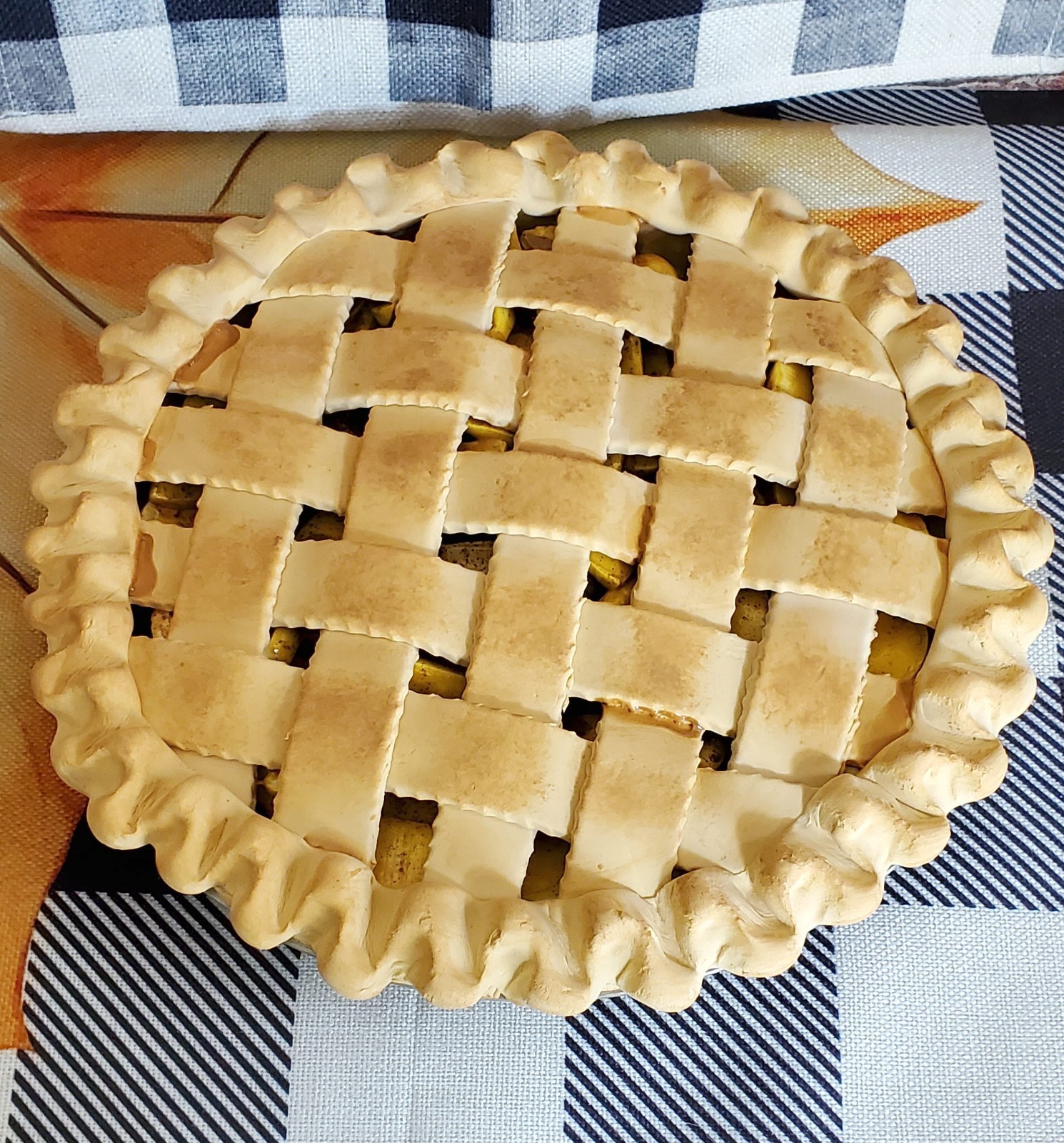 9 ½ Faux Fruit Pies Apple,Peach, Blueberry, Cherry & Banana Lattice Top Pies
