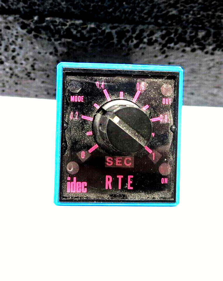 Idec RTE-P11 & P-B 27E122 Relay Time Delay W/Base 8 Pin 24VAC/DC See Pics Used