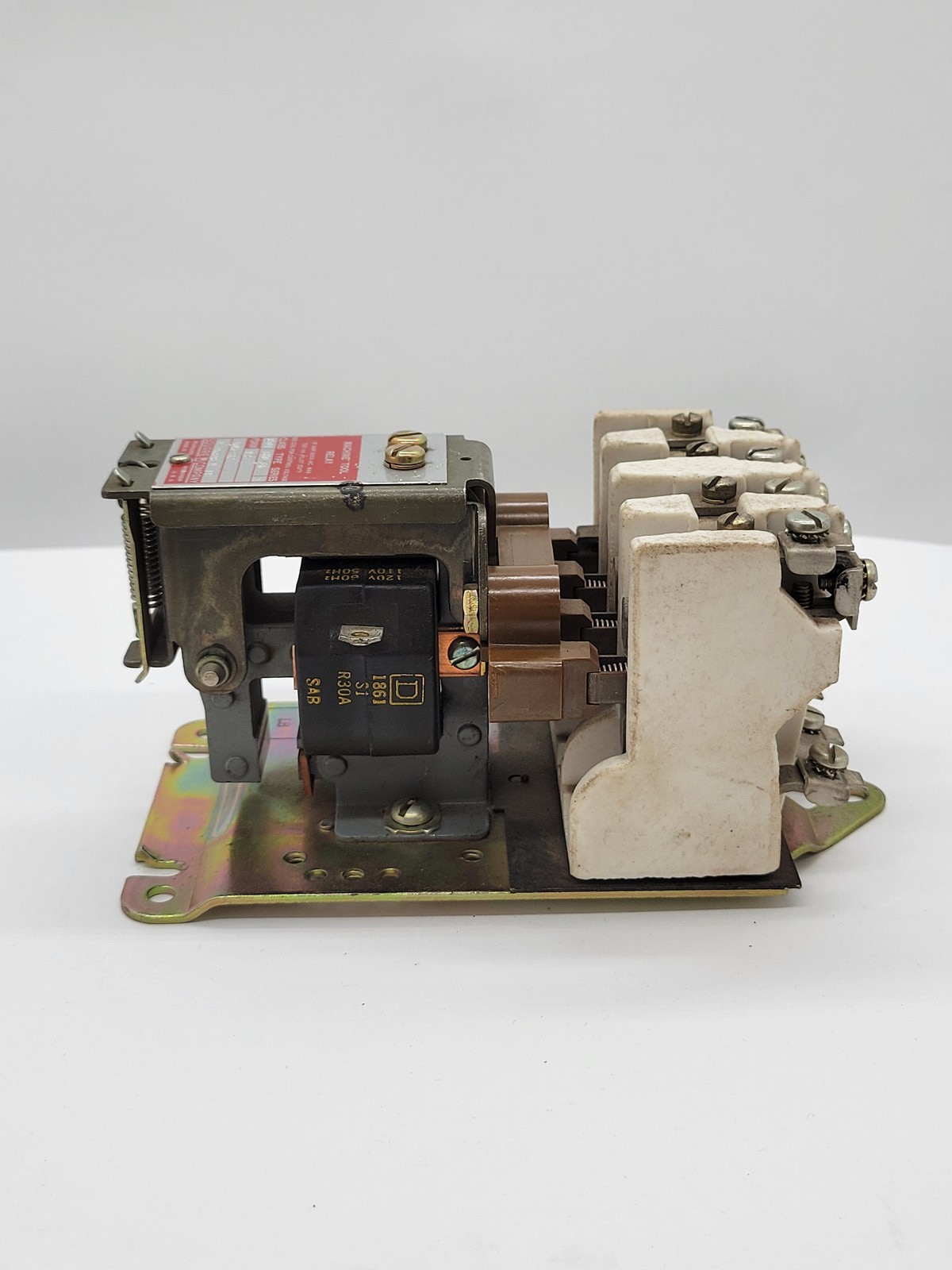Square D 501 BH0-31 Machine Tool Relay 15A 4P 600V Series A 120/110V Coil