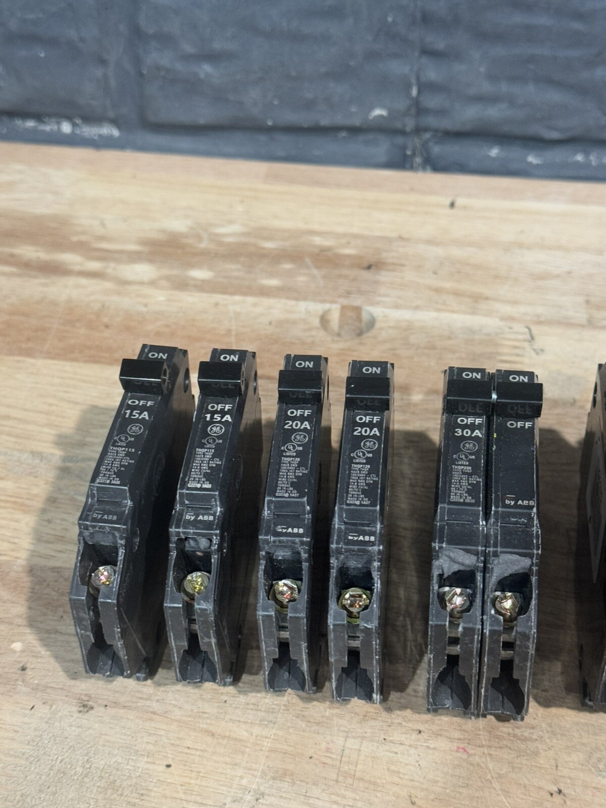General Electric GE Breaker Lot Of 8 15 20 30 40 50 Amp Assortment