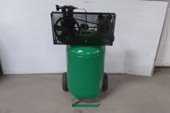 Speedaire 48UY04 2 Output HP 120VAC; 240VAC 30 Gal Tank Portable Air Compressor