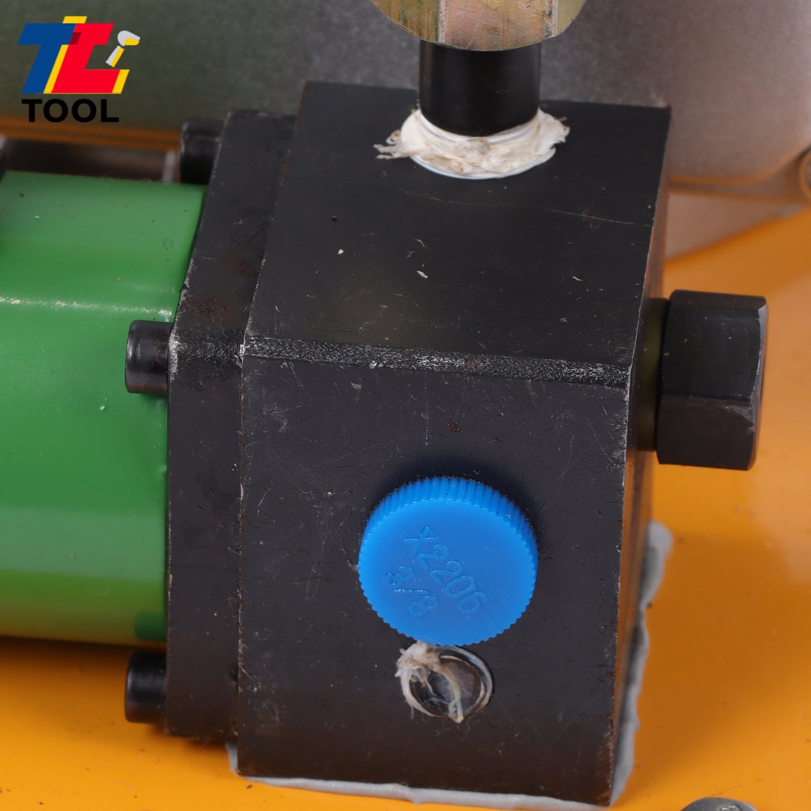 10000PSI 8L Hydraulic Pump Single Acting 0.7L/min 750W