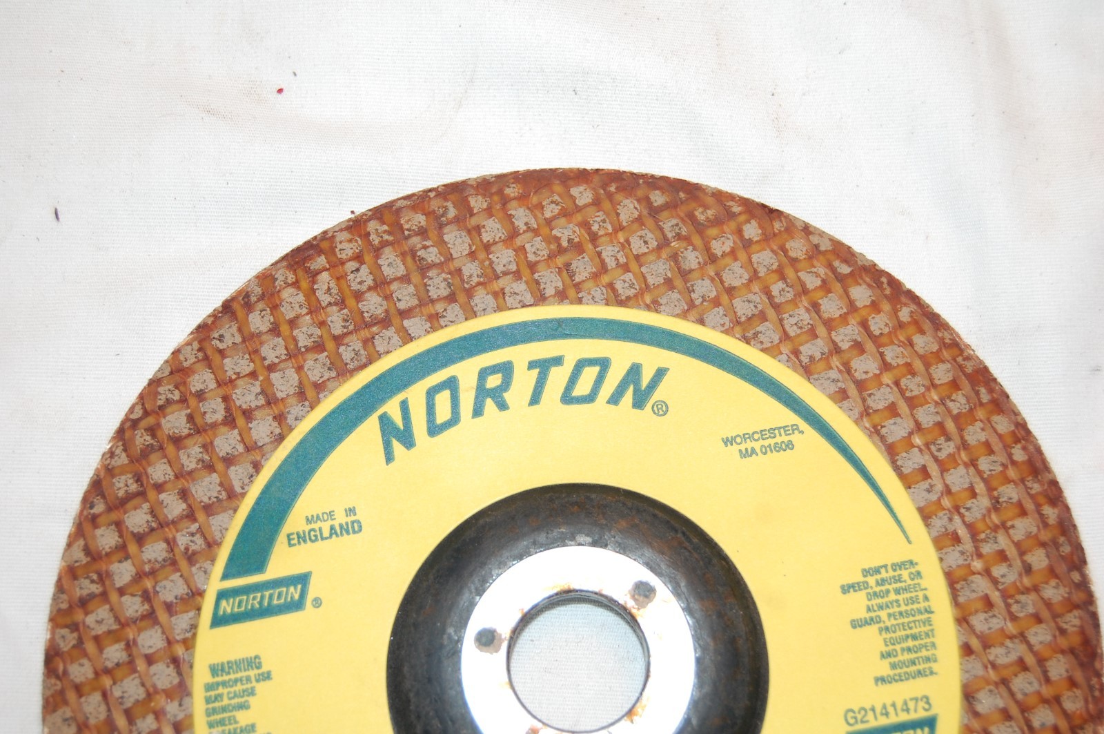 Norton 7″X1/4″X7/8″ Brown Grinding Disc for Stainless A24-KBFR2