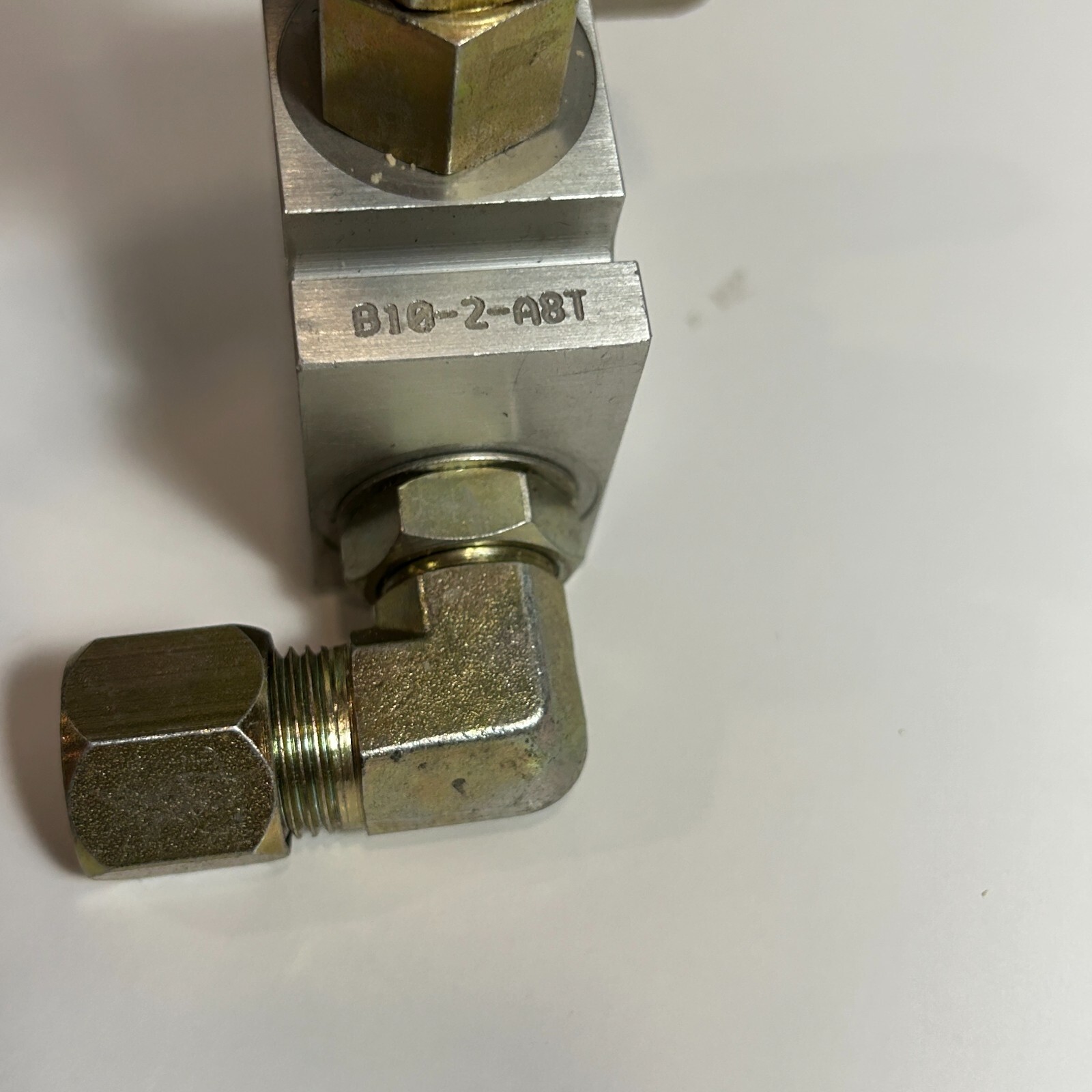 Parker B10-2-A8t Base Cartridge Valve WITH Marsh 3000 psi GAUGE & FITTINGS D371