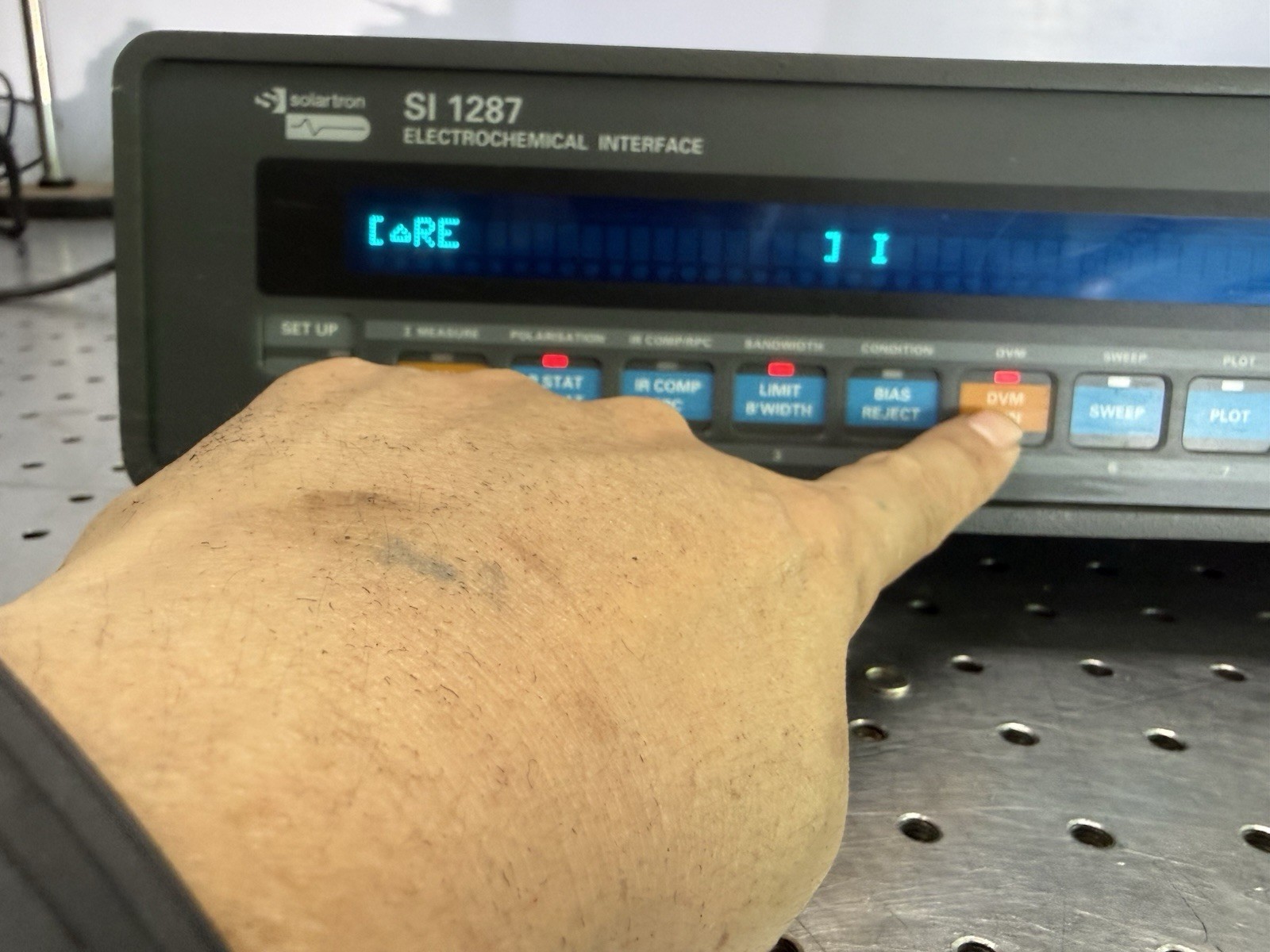 Solartron SI 1287 Electrochemical Interface Potentiostat Powers On As-Is