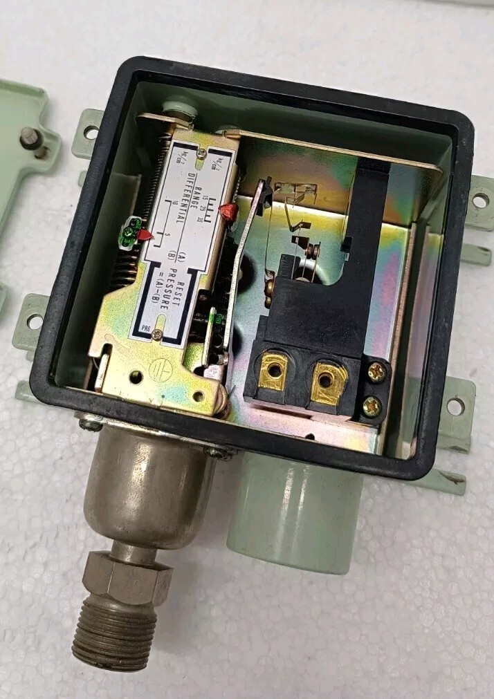 SAGINOMIYA PRESSURE CONTROLS SPS-H135WU3Q 15-35 KGF/CM FREE DELIVERY