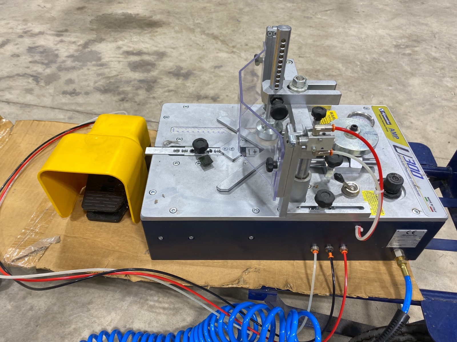 U-300 Pneumatic V-Nail Frame Joining Machine – Benchtop Underpinner for Framers
