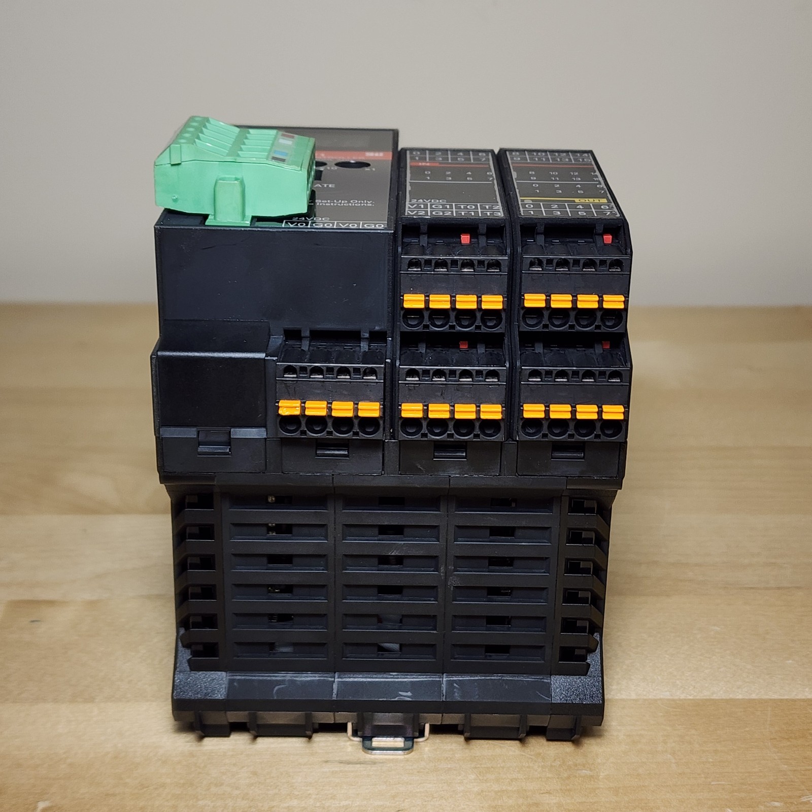 Omron NE1A-SCPU01-V1 Safety Network Controller 16 Inputs 8 Outputs 24VDC