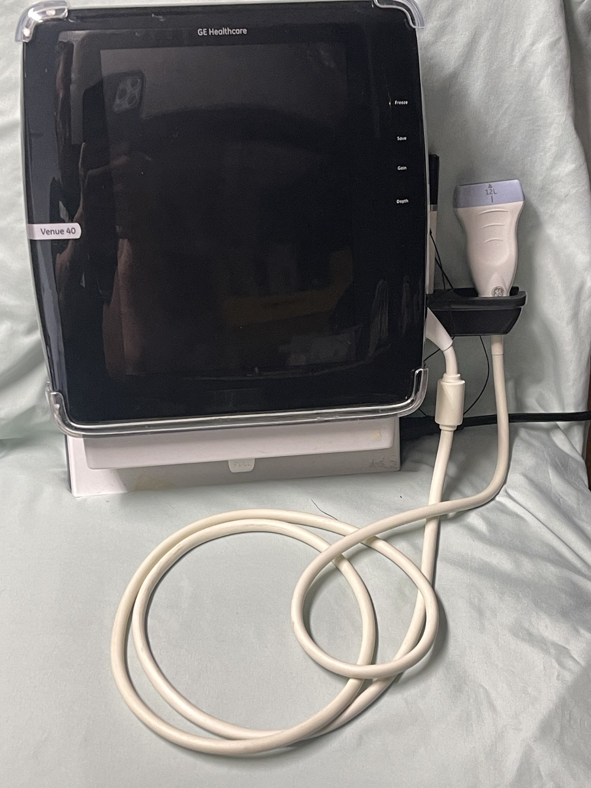 GE VENUE 40 Vascular Portable Ultrasound W/ 12L-SC Probe and docking station