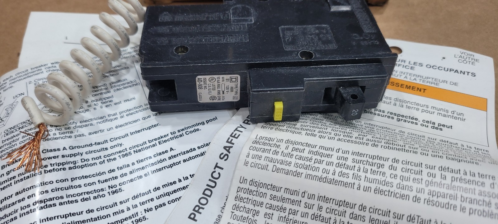 SQUARE D QO120GF1 CIRCUIT BREAKER 20A 120VAC 60HZ 1 POLE Homeline GFCI ground