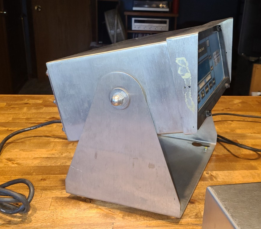 Weigh-Tronix WI-110 Commercial Industrial Scale Monitor with BS-1414-A Platform