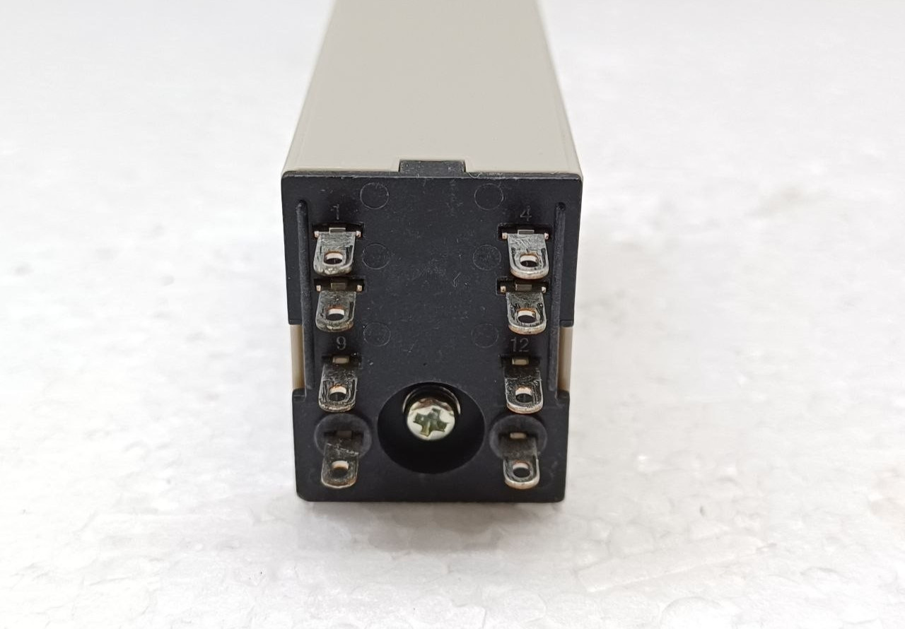 Omron H3Y-2-C compact solid-state timer 110VAC 5A