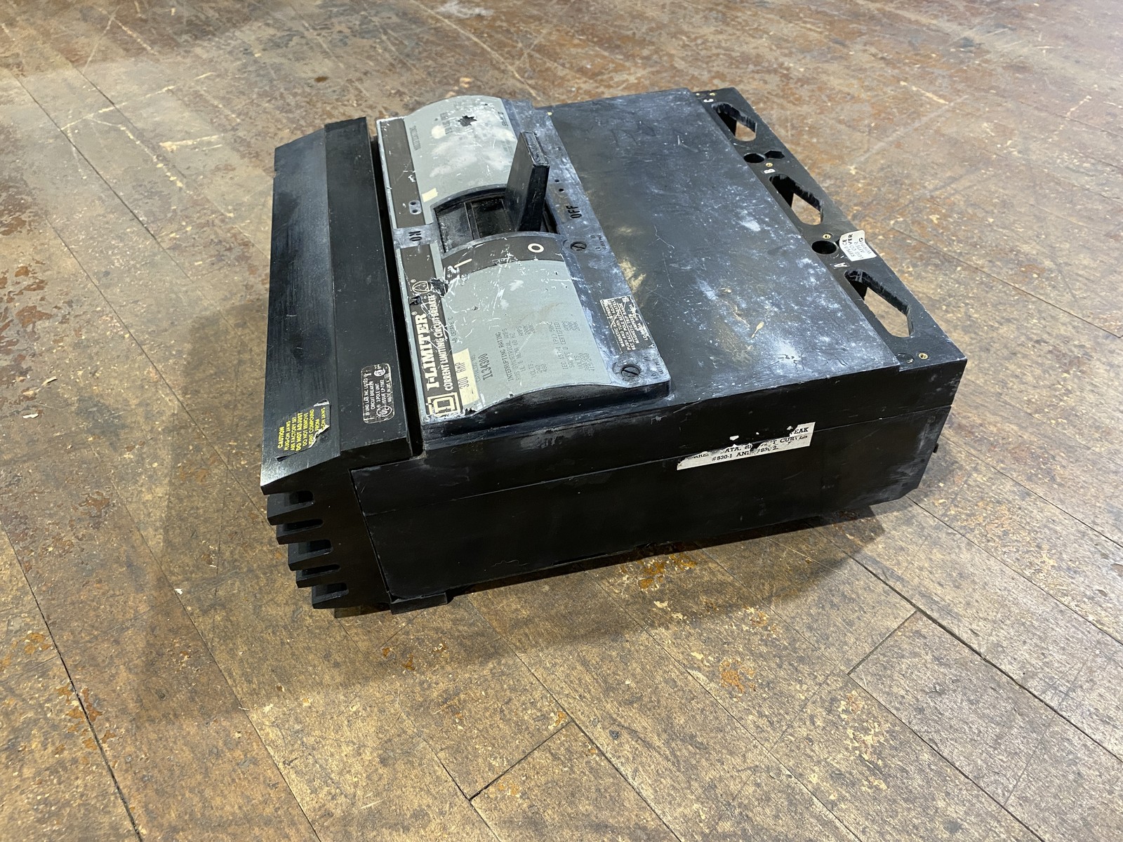 Square D IL34300 I-Limiter Circuit Breaker 300A 480V 3P Type IL 50/60Hz