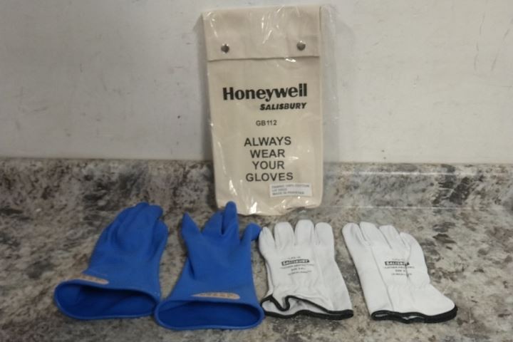 Salisbury GK0011BL/9 Size 9 11 In Length Blue Electrical Glove Kit