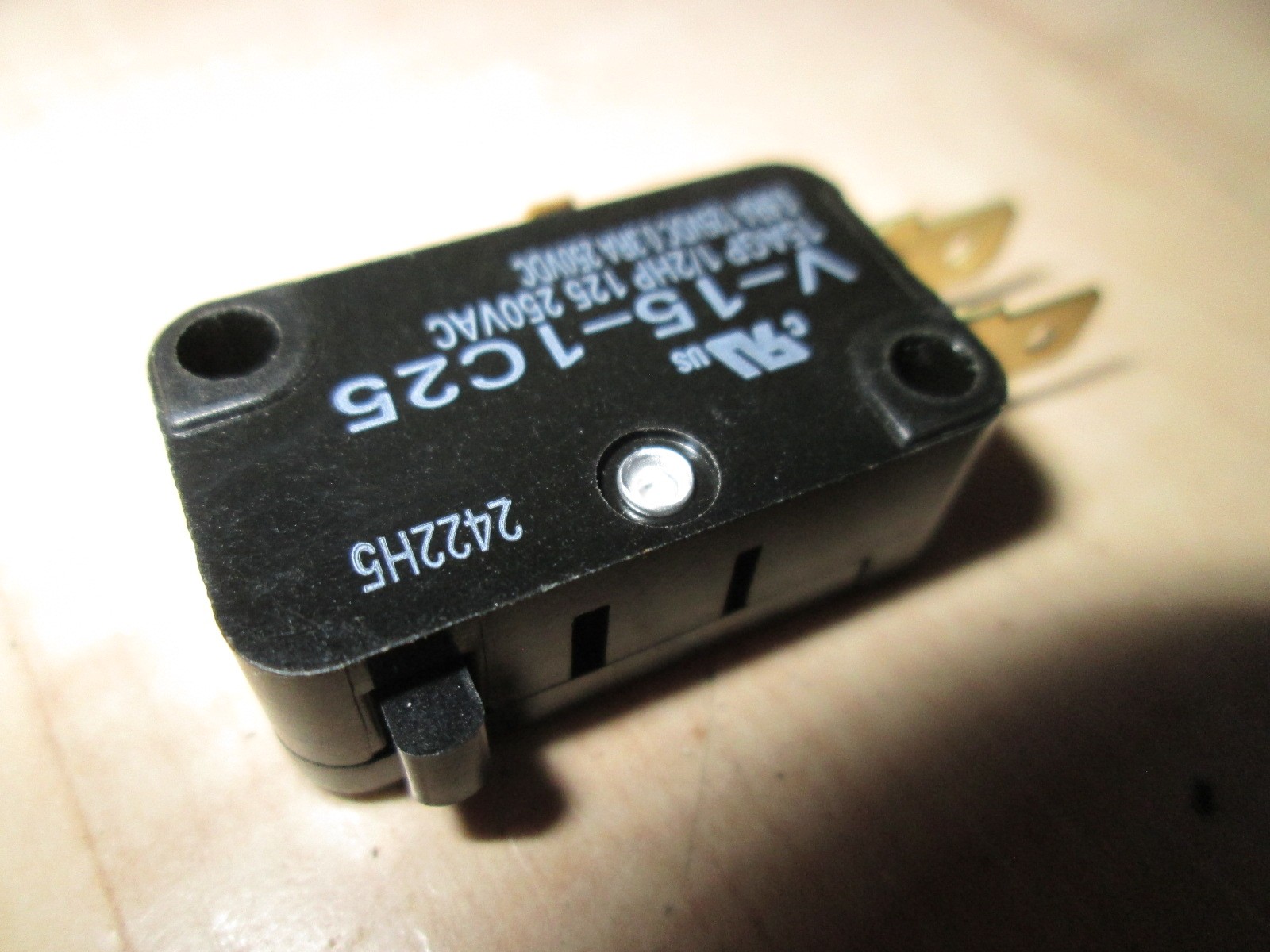 Lot of (2) Omron V-15-1C25 Micro Limit Switch 15A 125/250VAC #E66DA