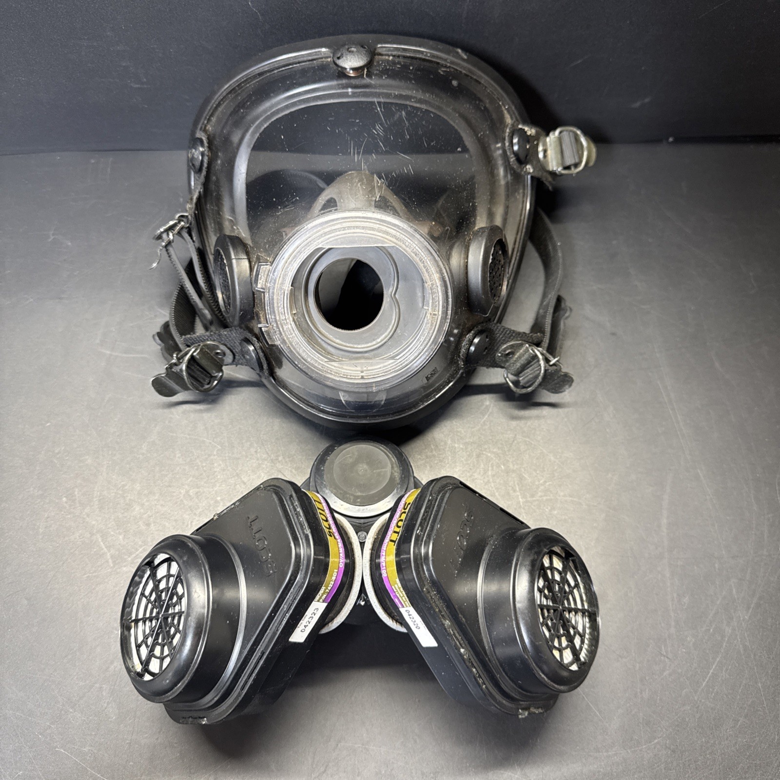 Scott AV-2000 Mask w/ 4 Strap Head MASK Size L/ Used