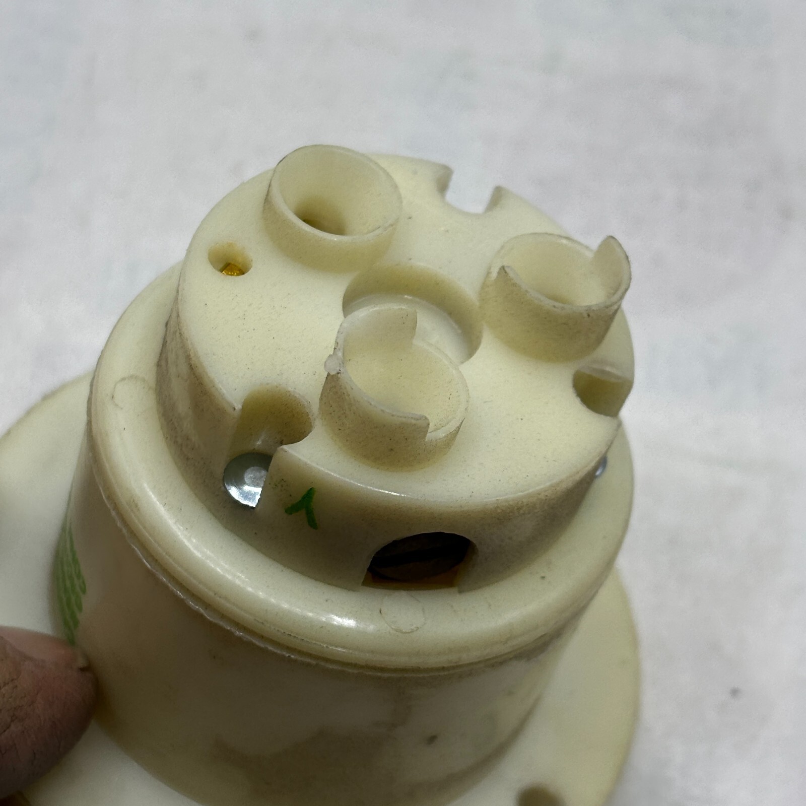 BRYANT 70630-MB Locking Male Base Plug Nylon 2 Pole 3 Wire 30A 250V L6-30 ⭐