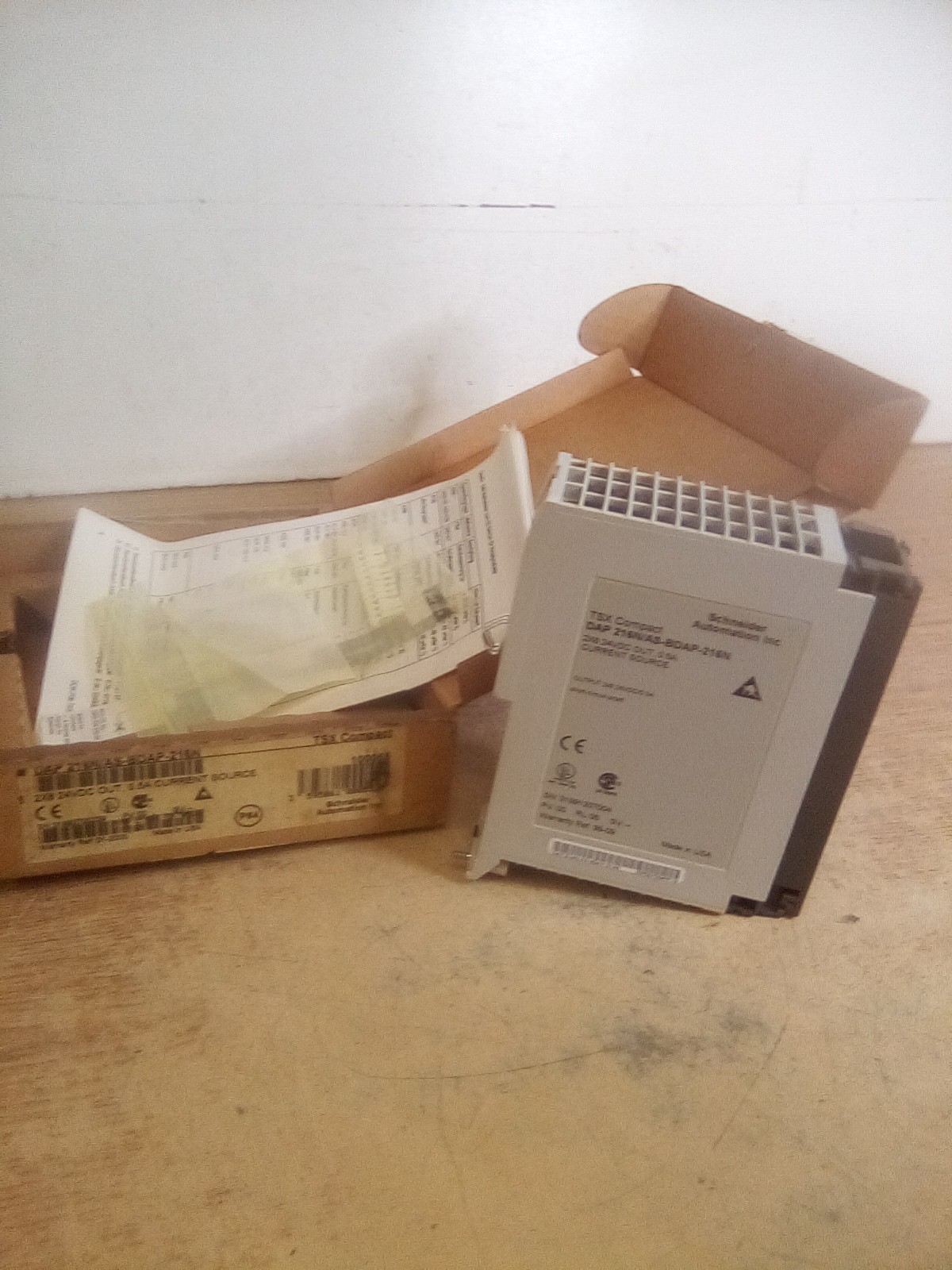 Schneider Automation DAP 216N/AS-BDAP-216N TSX Compact 24VDC