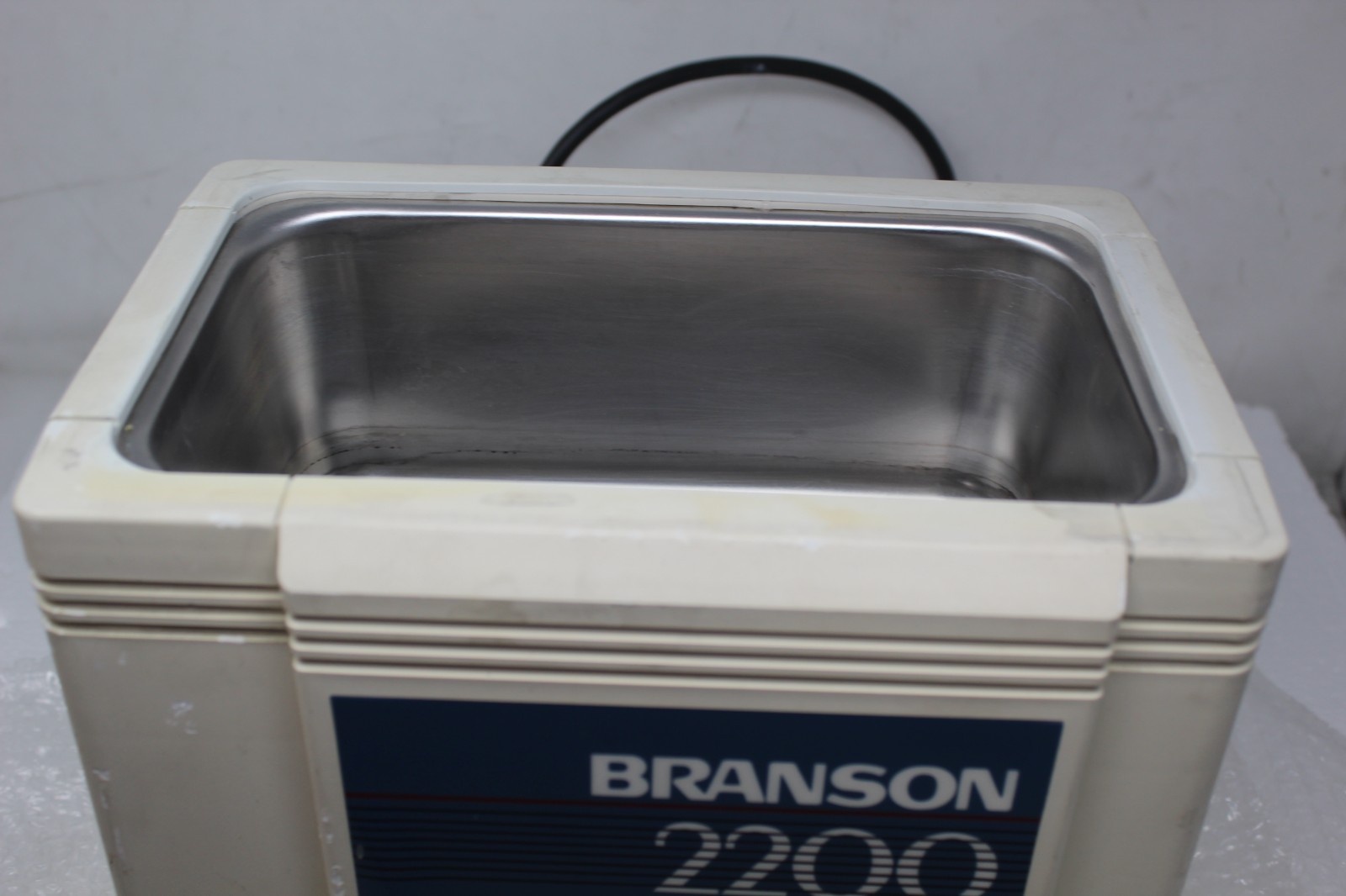 TESTED / Branson B2200R-2 Ultrasonic Cleaner 117V AC 0.75 gallon 40KHz w/Heat